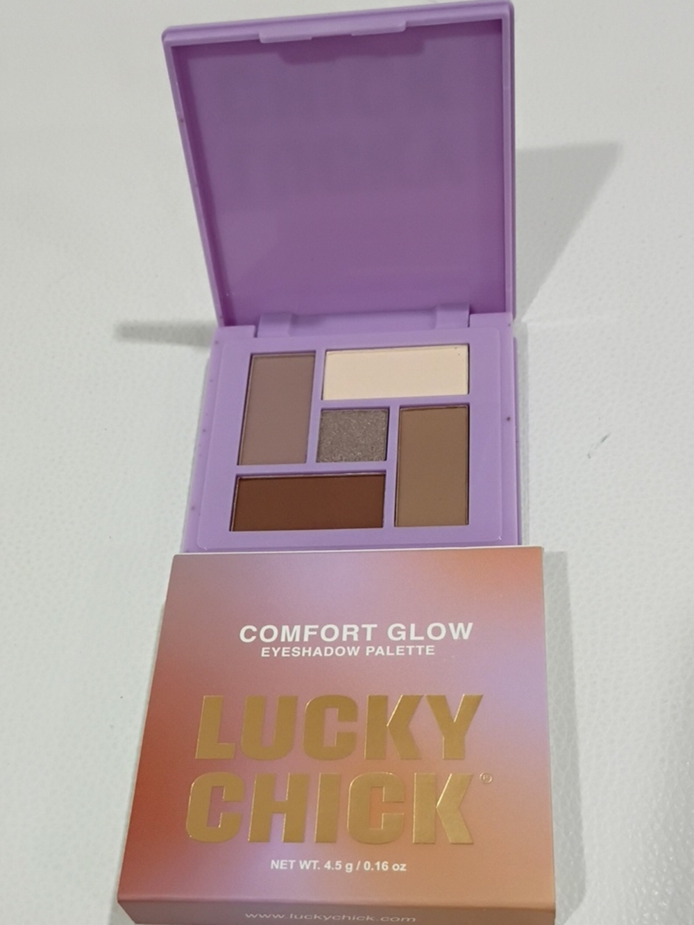 Lucky Chic Comfort Glow Eyeshadow Palette - Lilac Case with Neutral Shades